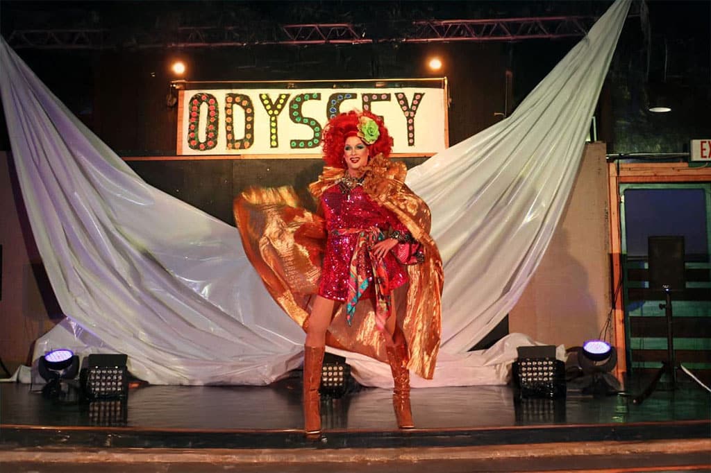 Drag coach on stage in performance mode.